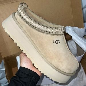 UGG Tazz Platform
Mustard Seed Women's Size 6